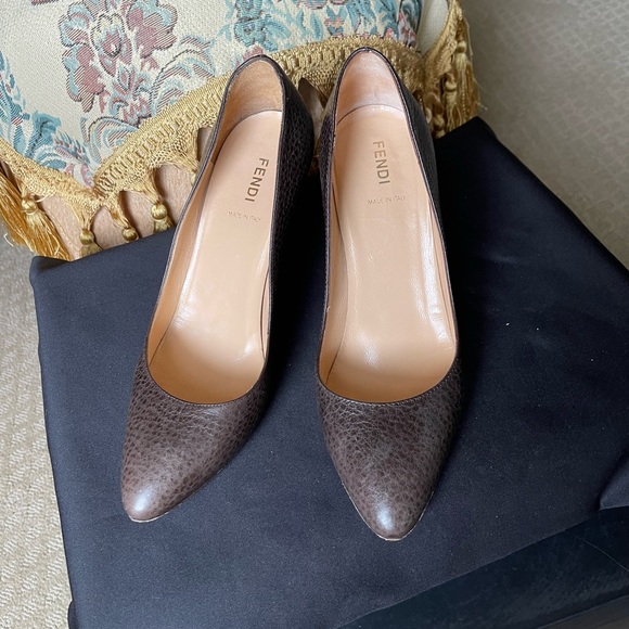 Fendi Brown Textured Leather Pumps - Picture 2 of 7